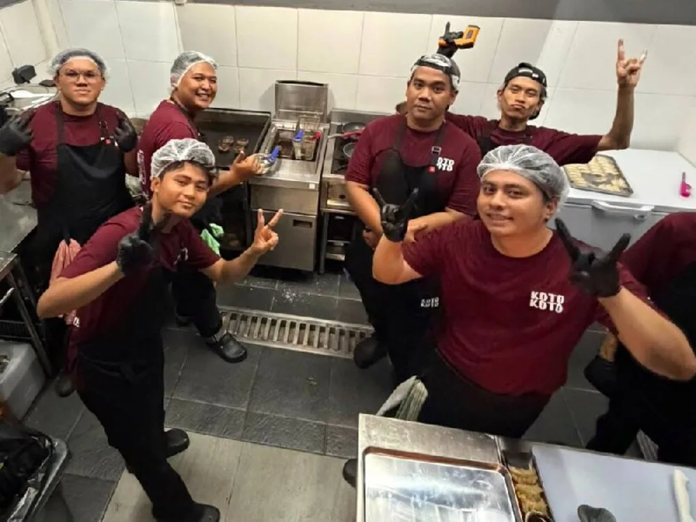 Tim dapur Koto Koto